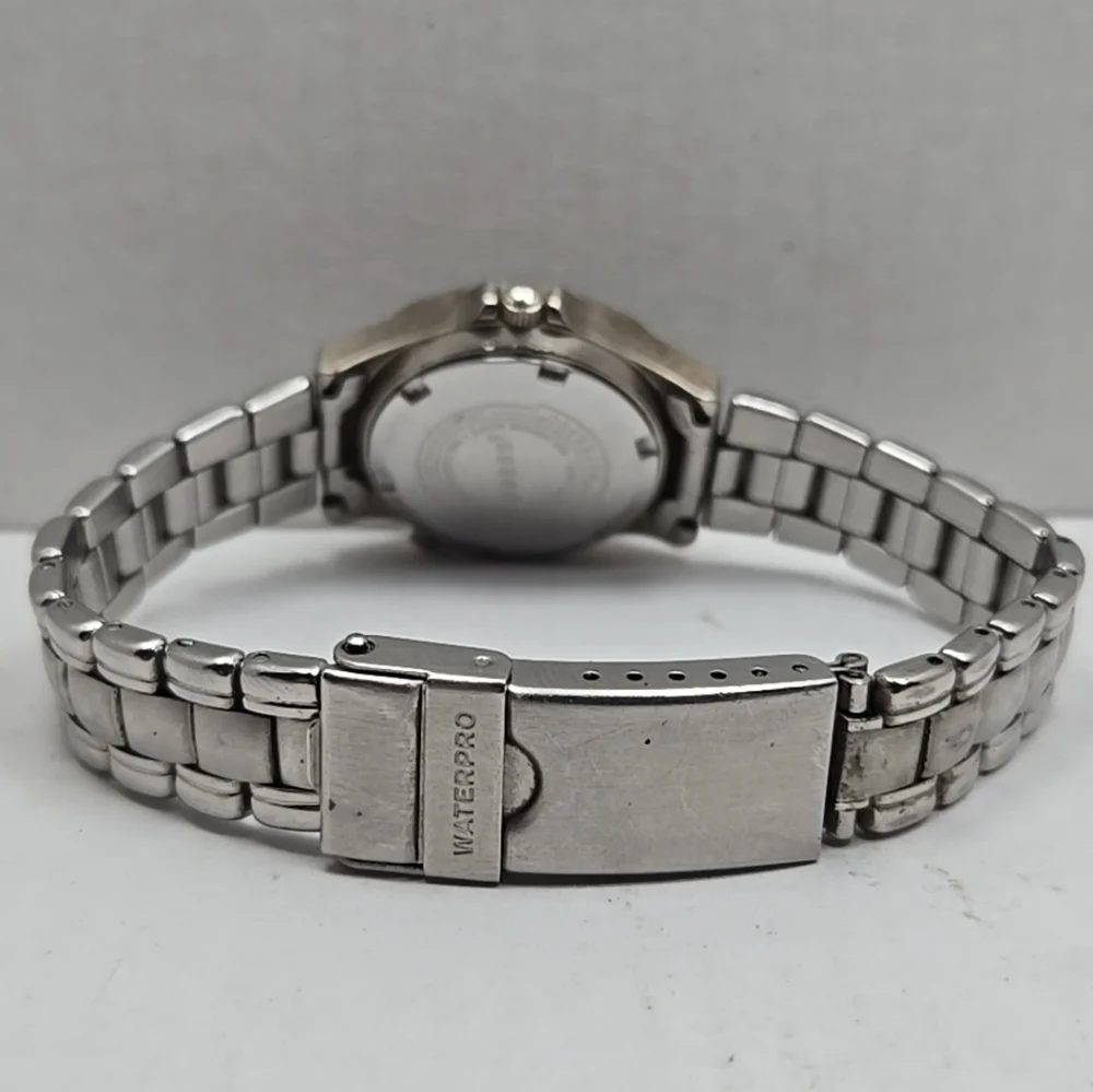 Womens Vintage Guess Waterpro Watch 29mm Silver Tone 50M New Battery
